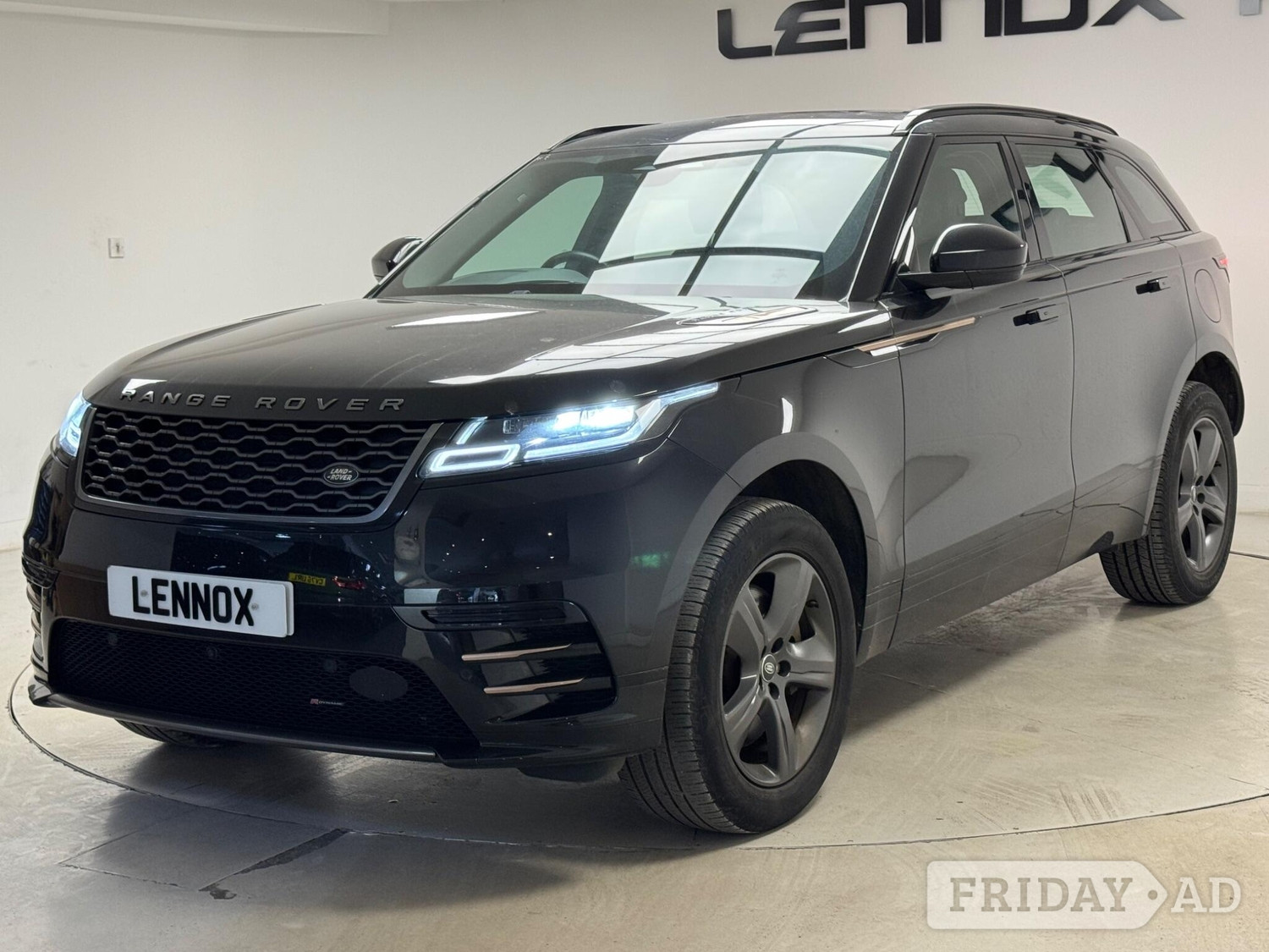 [ berth ]Land Rover Range Rover Velar