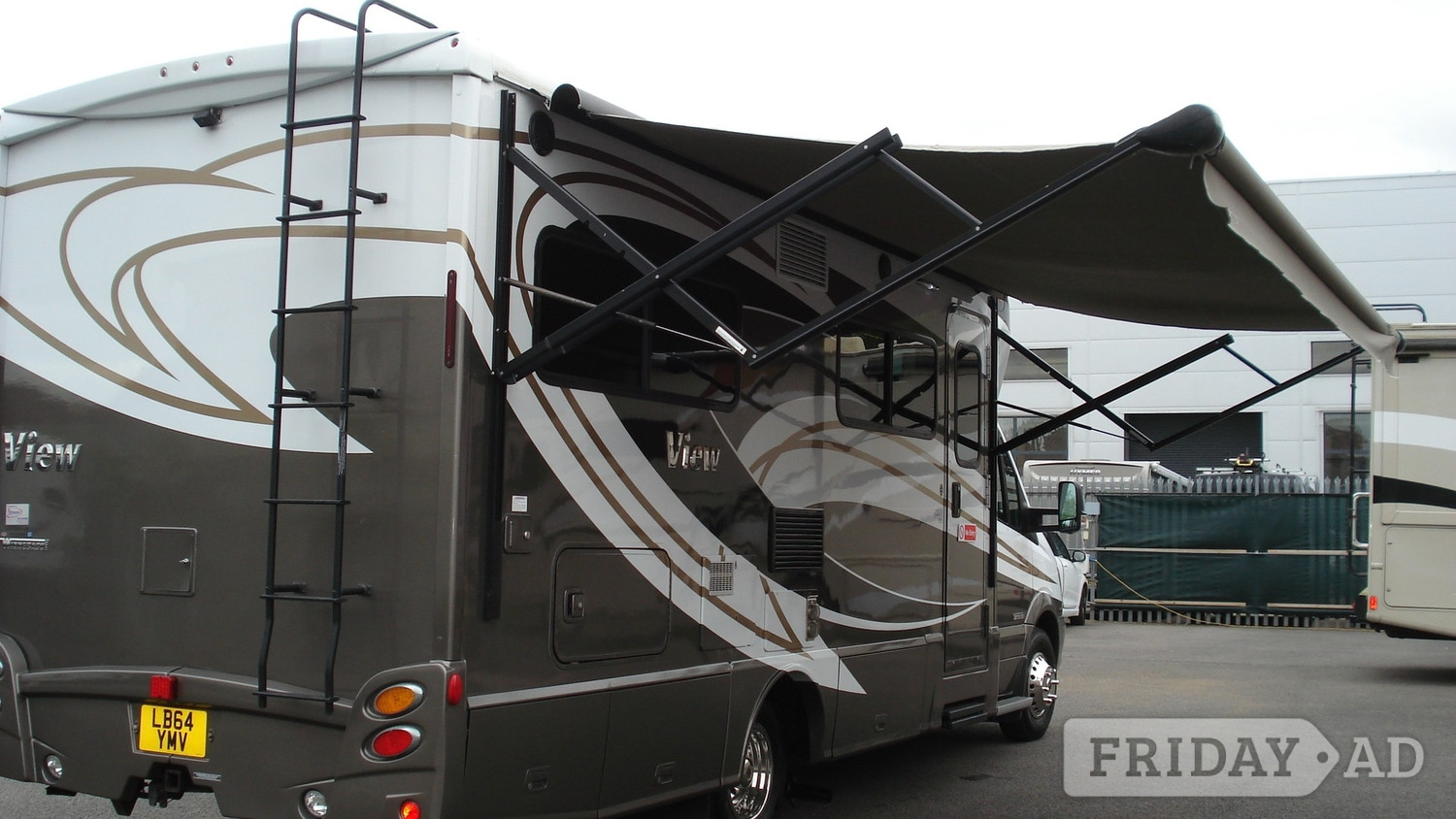 [ berth ]Mercedes-Benz View 24J