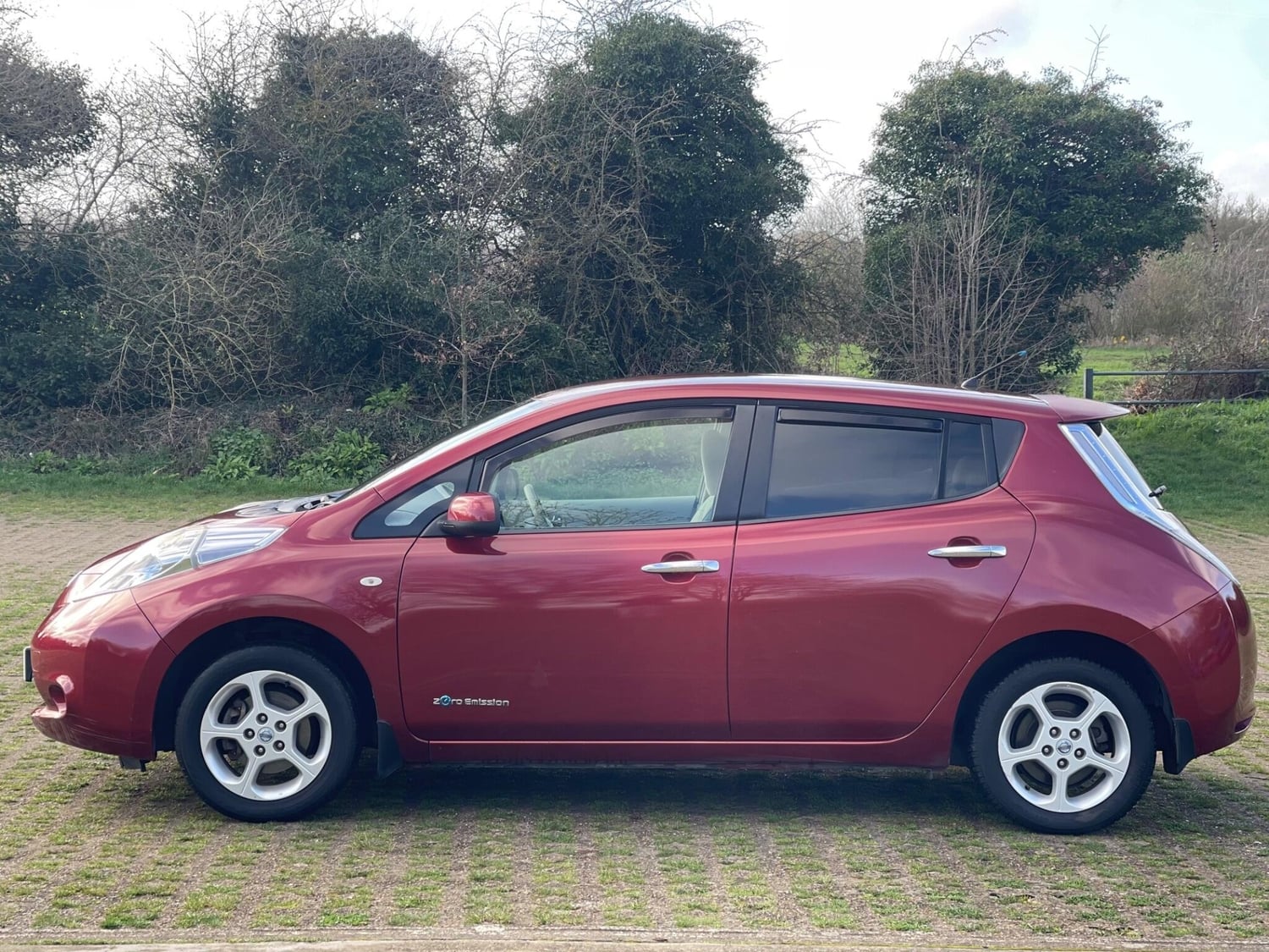 Nissan LEAF 2011 - Cars in Swanley