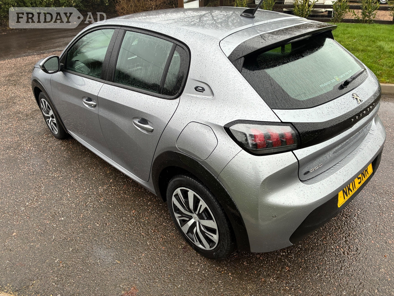 [ berth ]Peugeot e-208