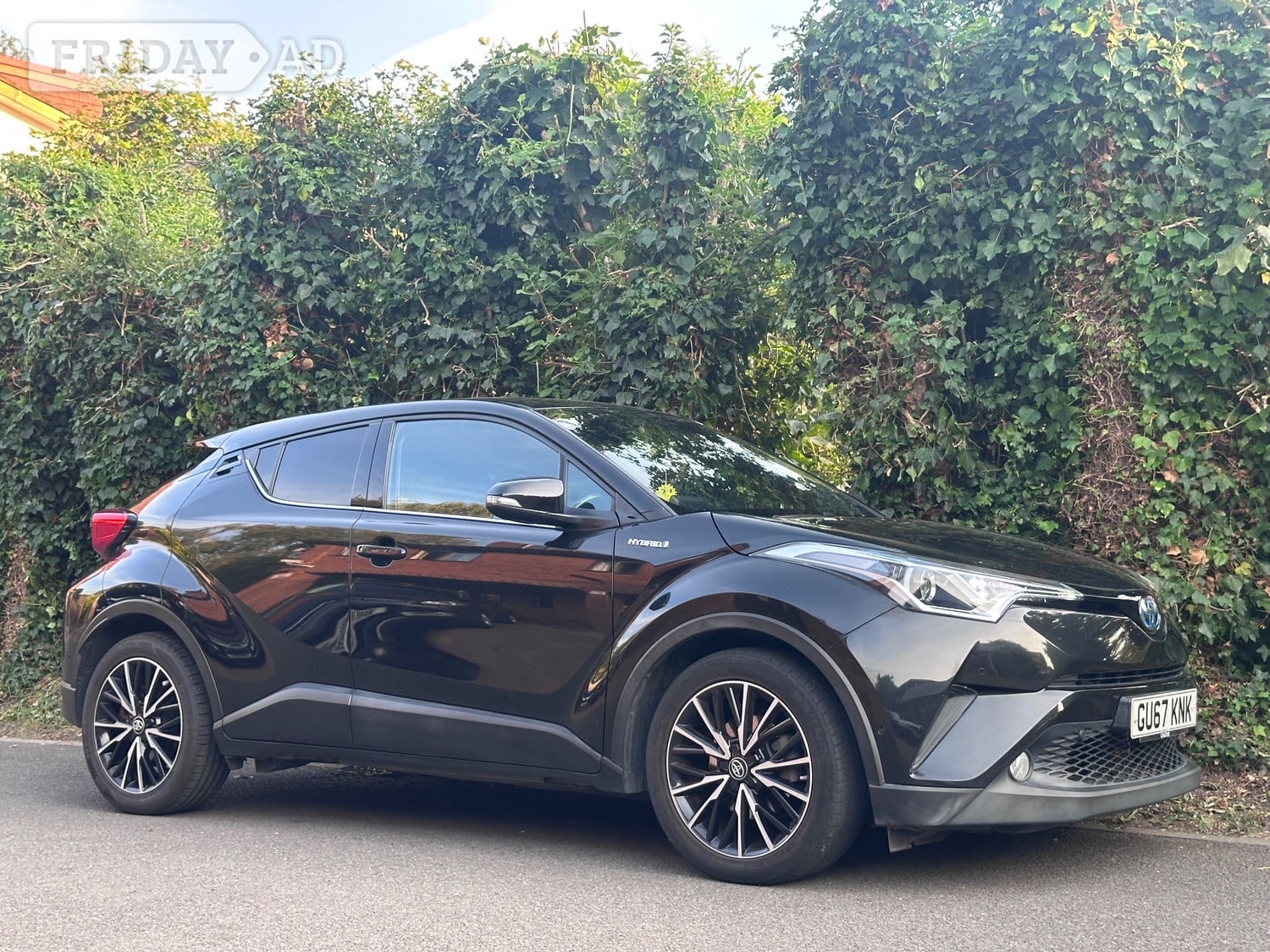 Toyota C-HR 2017 - Cars in St. Albans