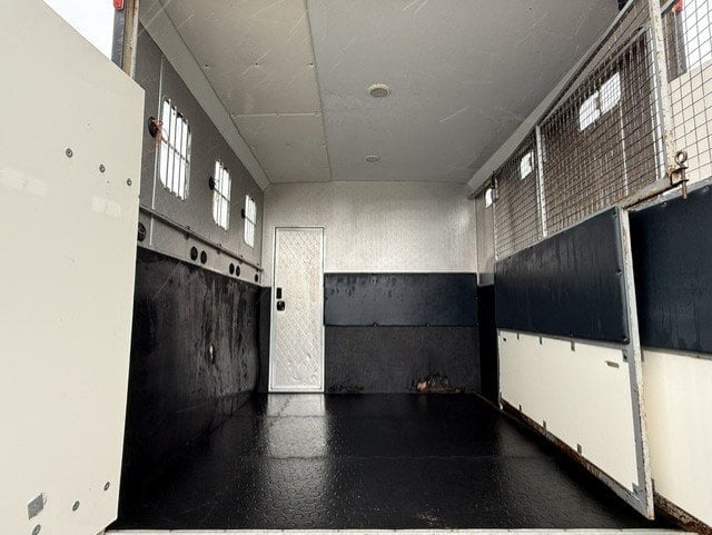 [ berth ]Priory Stud Horseboxes 