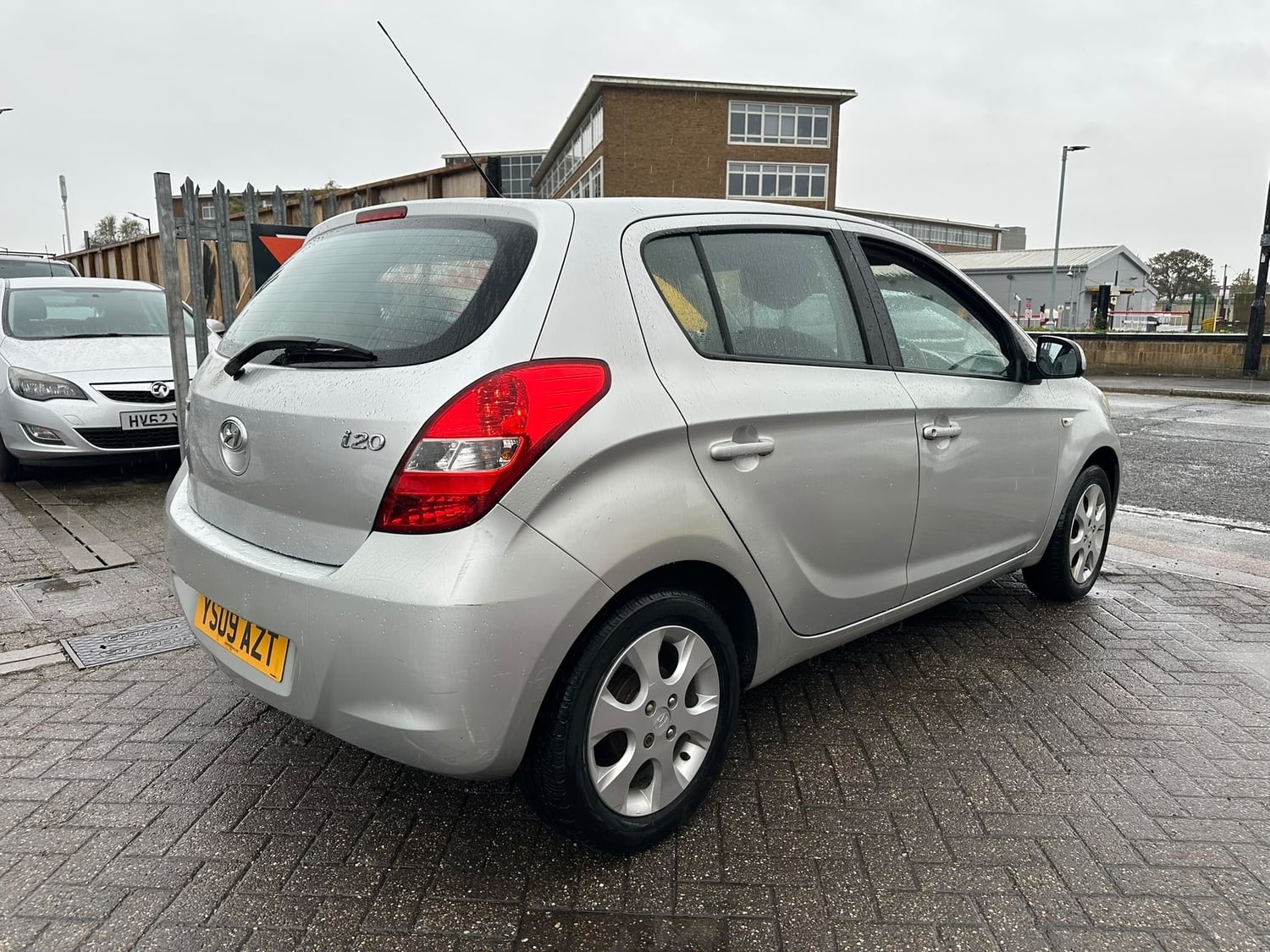 Hyundai i20 2009 - Cars in Slough
