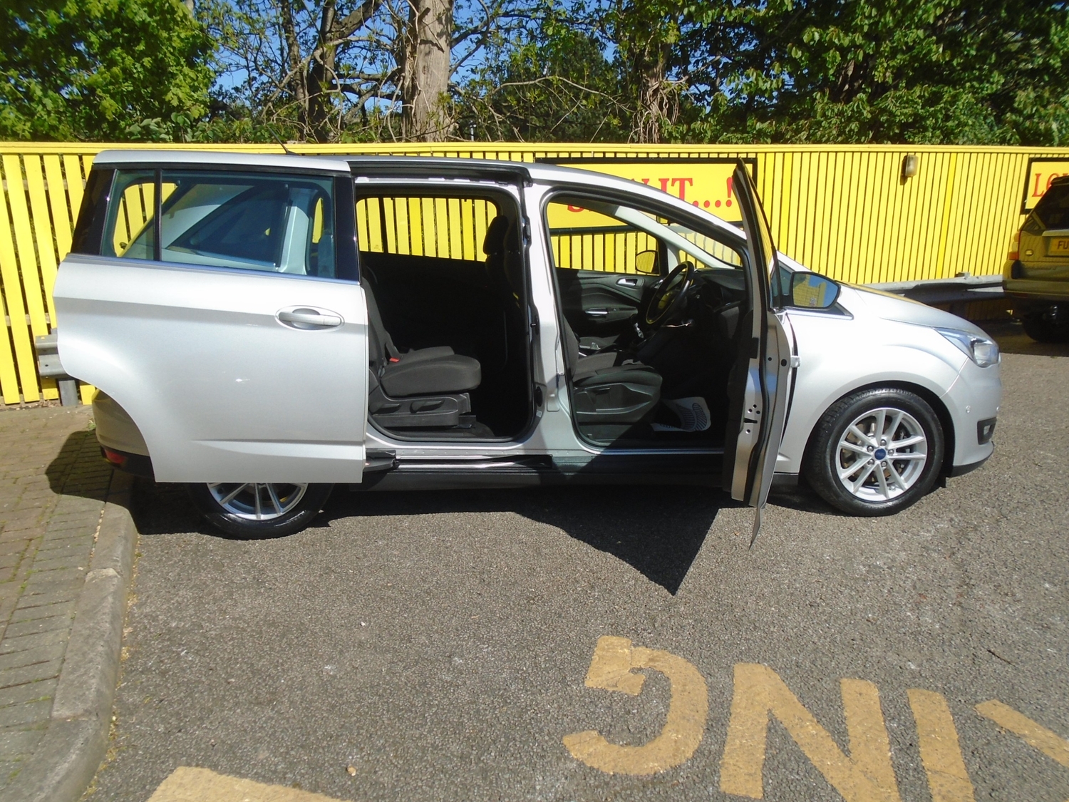 Ford Grand C-MAX 2016 - Cars in Worthing