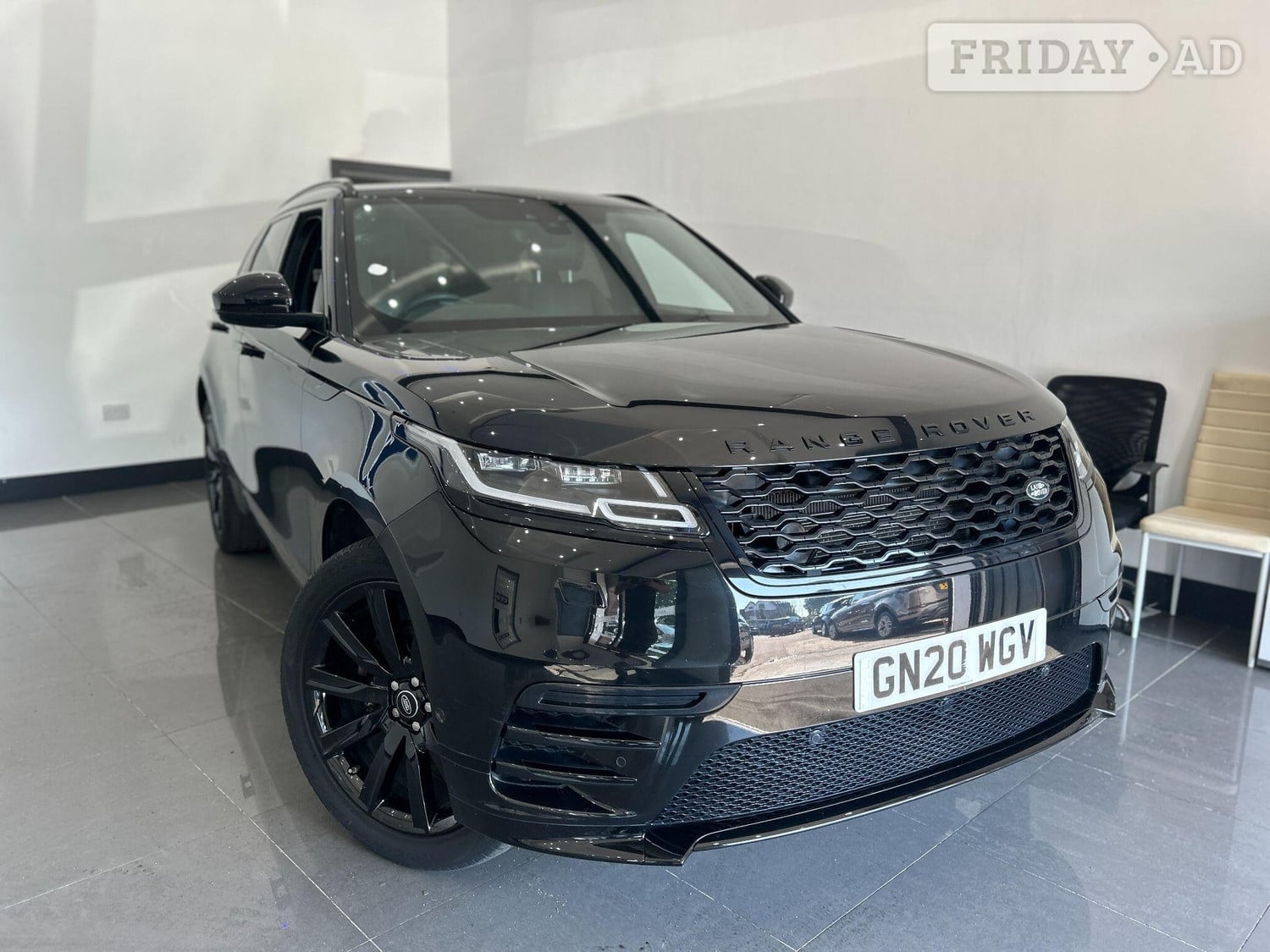 [ berth ]Land Rover Range Rover Velar