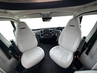 Pilote Pacific P690D Evidence 2026 for sale