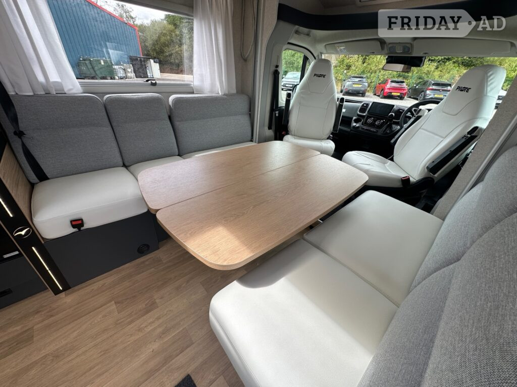 [4 berth ]Pilote Pacific P690D Evidence