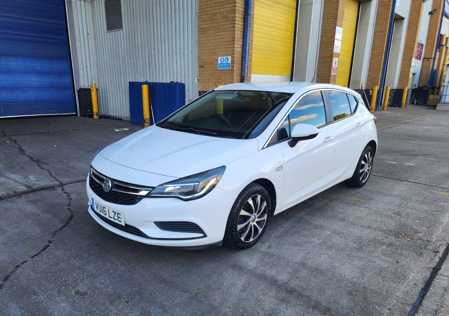 [ berth ]Vauxhall Astra