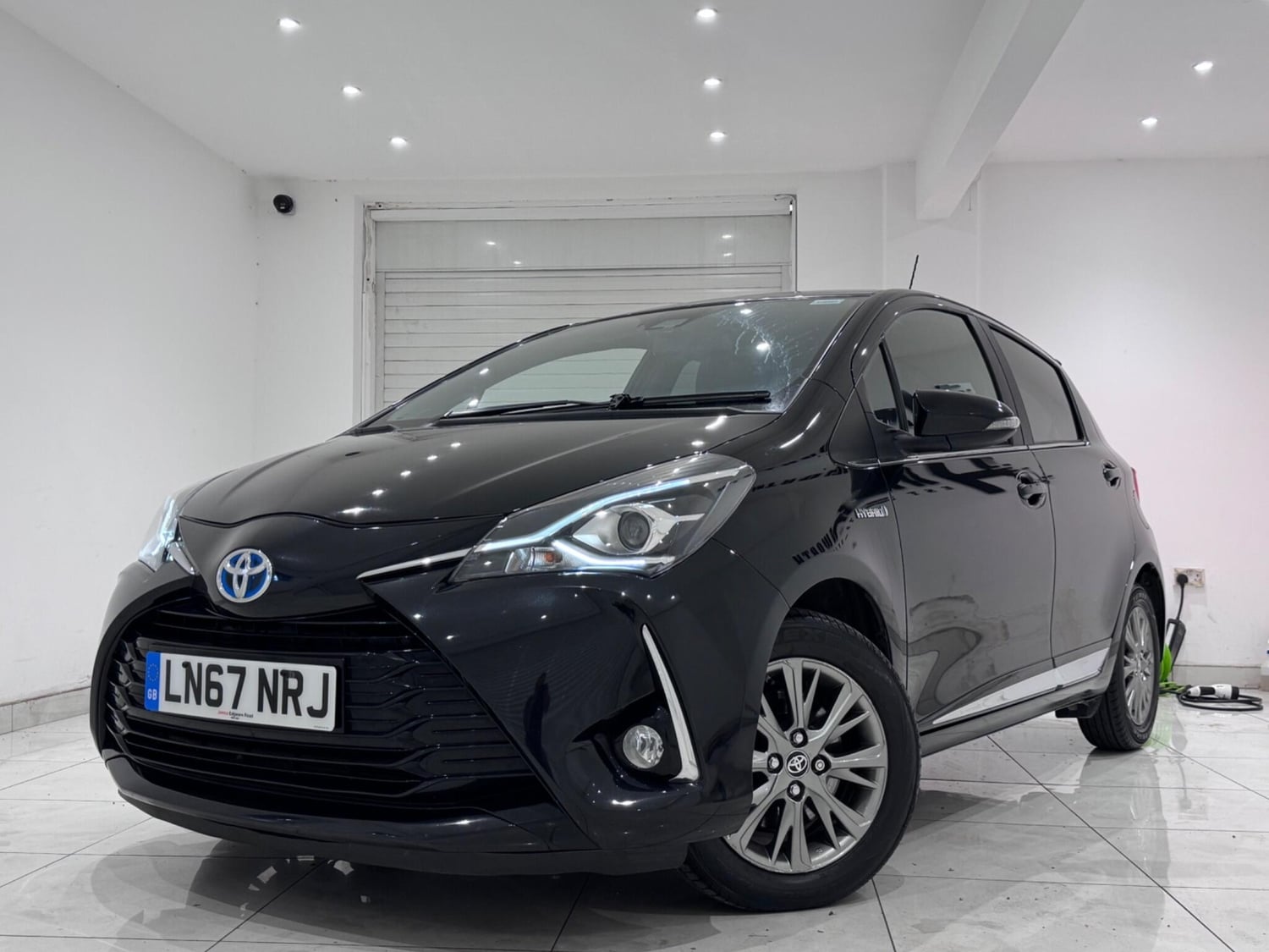 Toyota Yaris 2017 - Cars in Hounslow