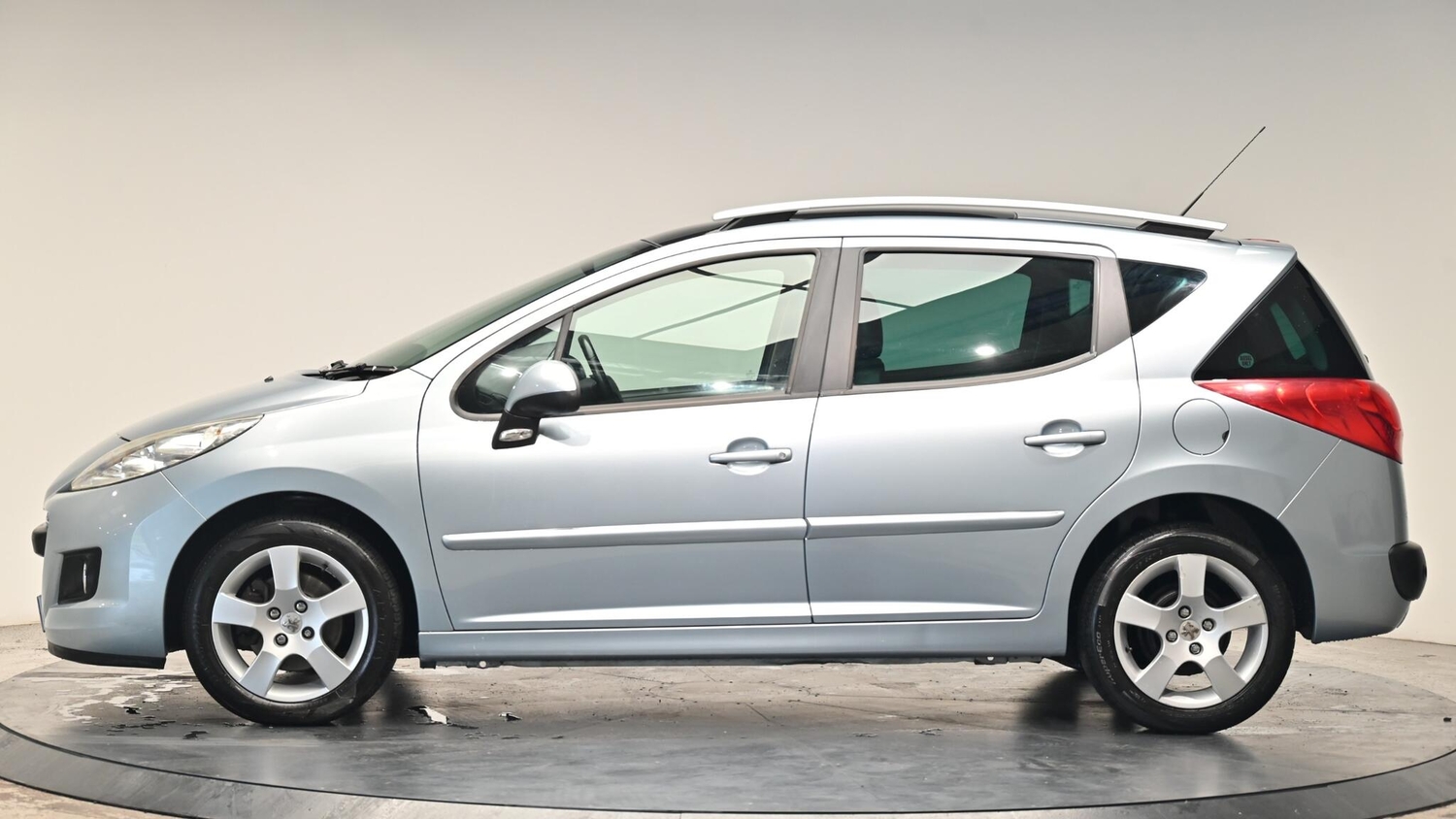 [ berth ]Peugeot 207 SW