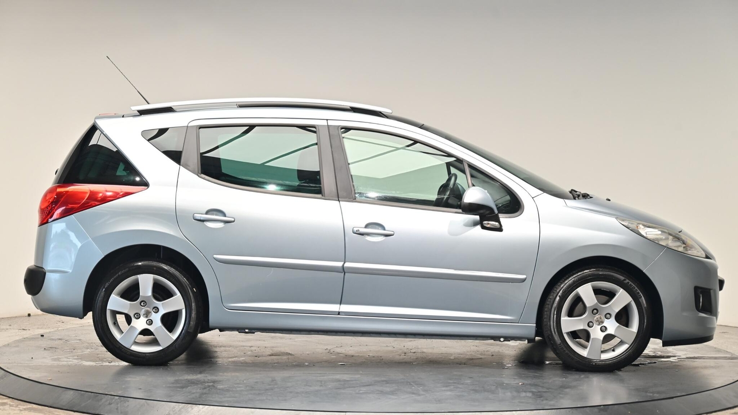 Peugeot 207 SW 2011 - Cars in Cullompton