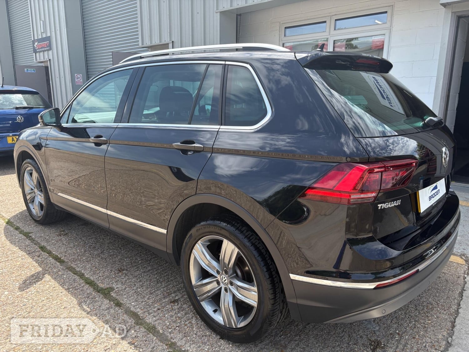 2017 Volkswagen Tiguan 2.0 TDI BlueMotion Tech SEL DSG 4Motion Euro 6 (s/s) 5dr - Cars in Uckfield