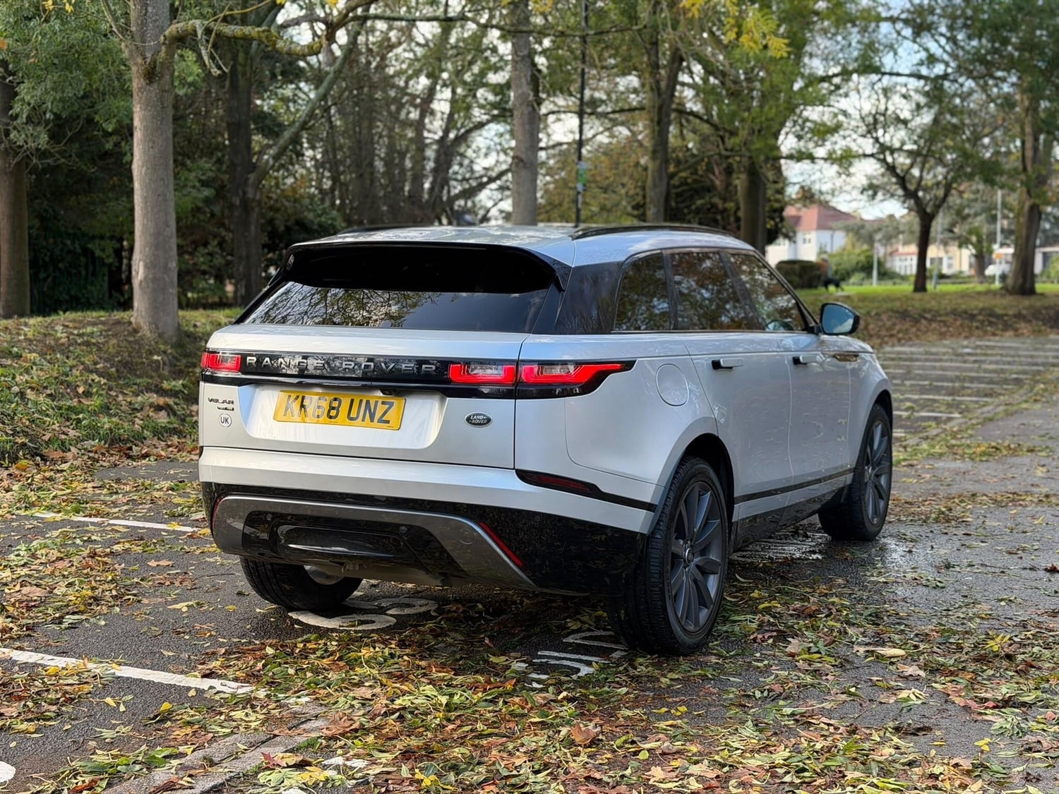 [ berth ]Land Rover Range Rover Velar