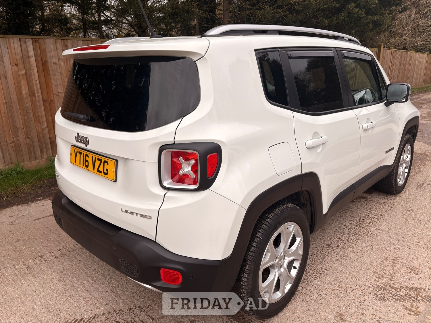 Jeep Renegade 2016 - Cars in Tonbridge