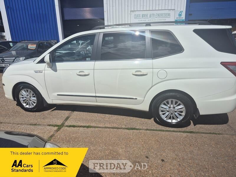 Ssangyong Turismo 2015 - Cars
