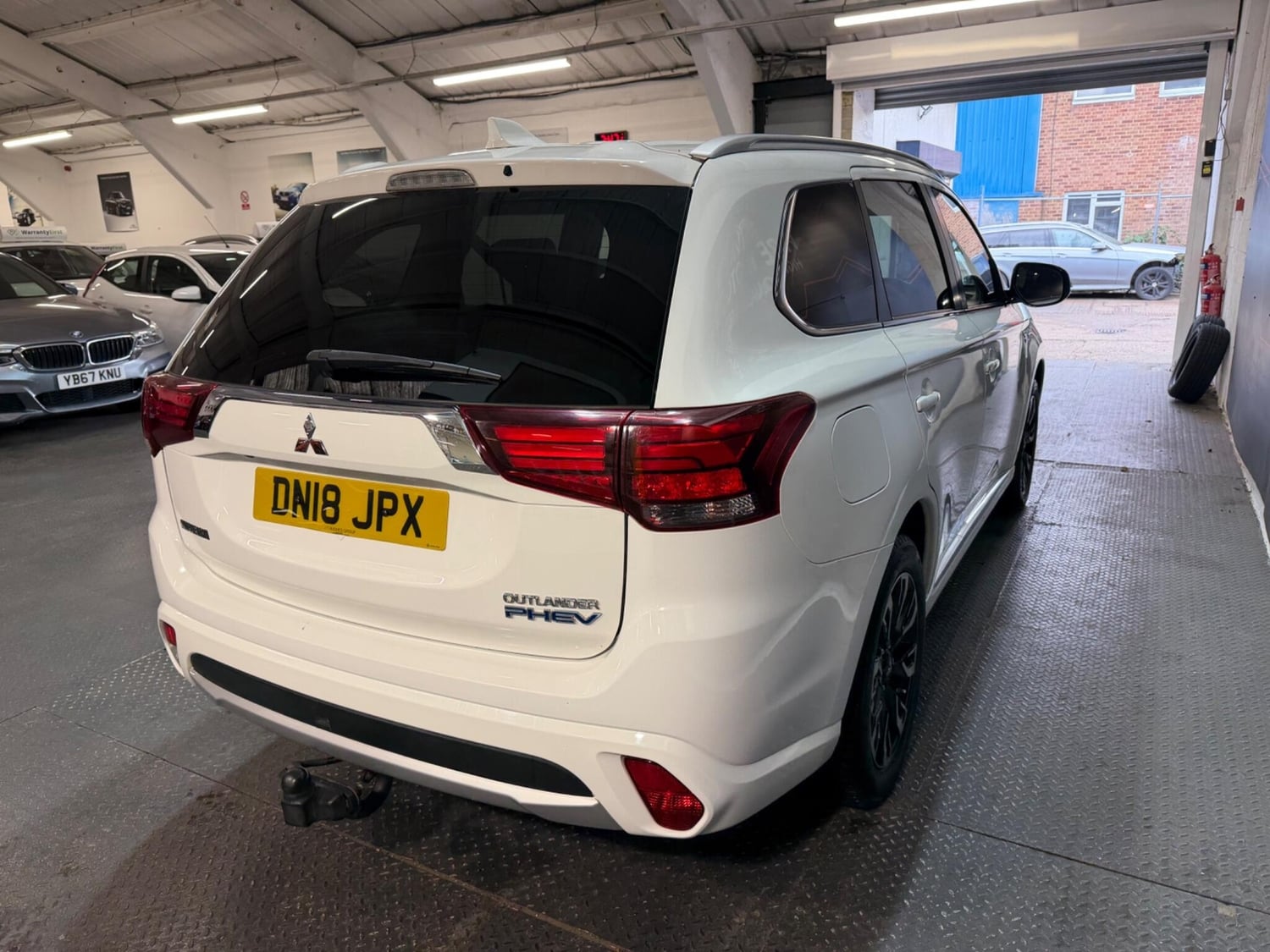 Mitsubishi Outlander 2018 - Cars