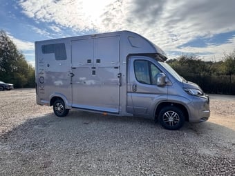 Equi-Trek Ikonik Peugeot Horsebox