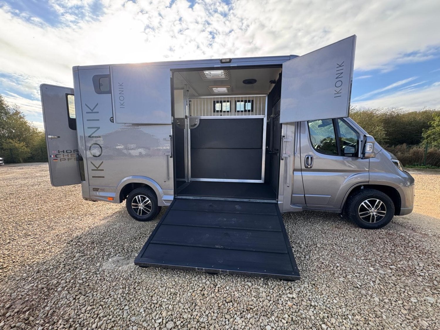 Equi-Trek Ikonik Peugeot Horsebox - Trailers & Horseboxes in Epworth