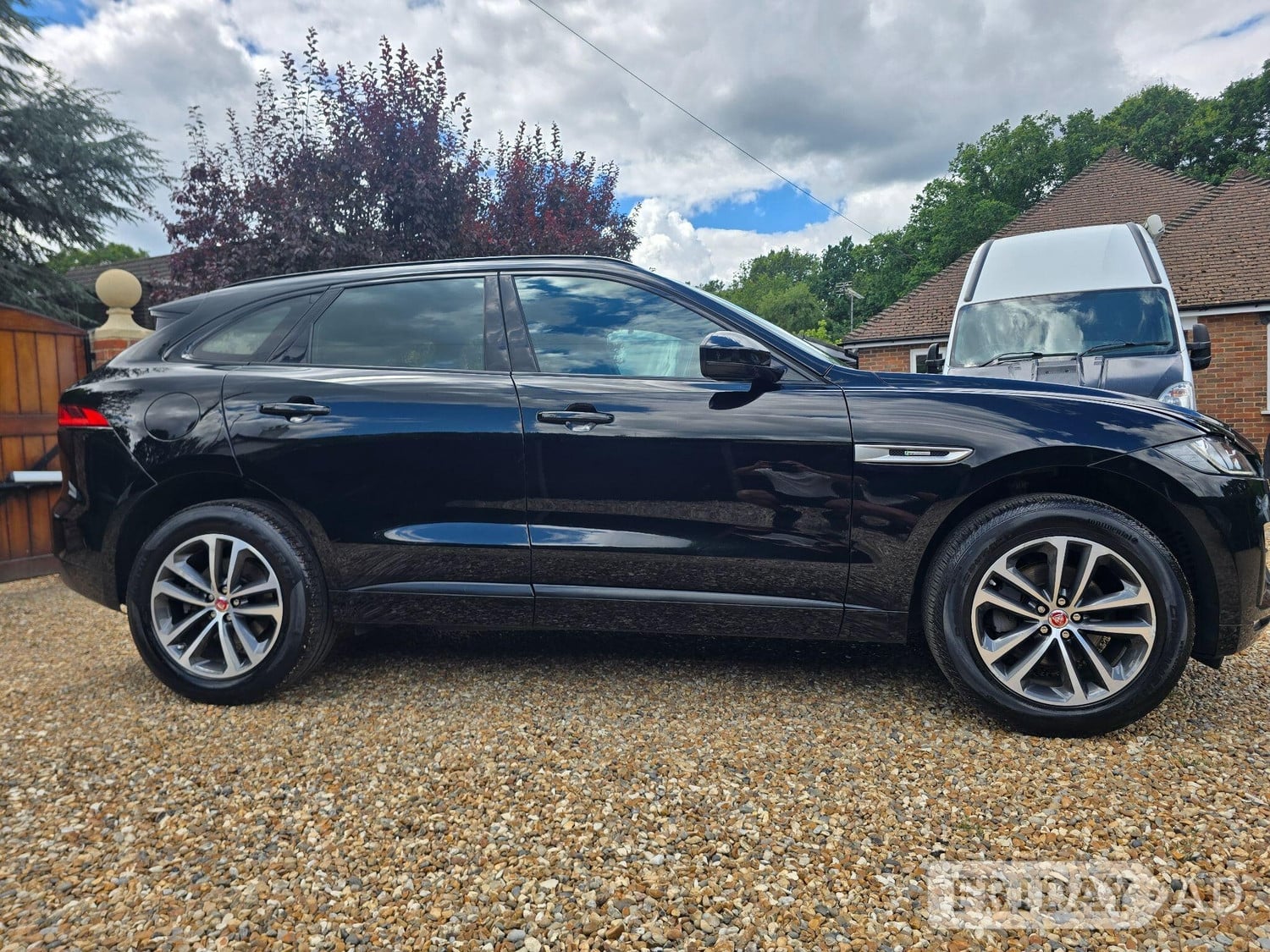 [ berth ]Jaguar F-Pace