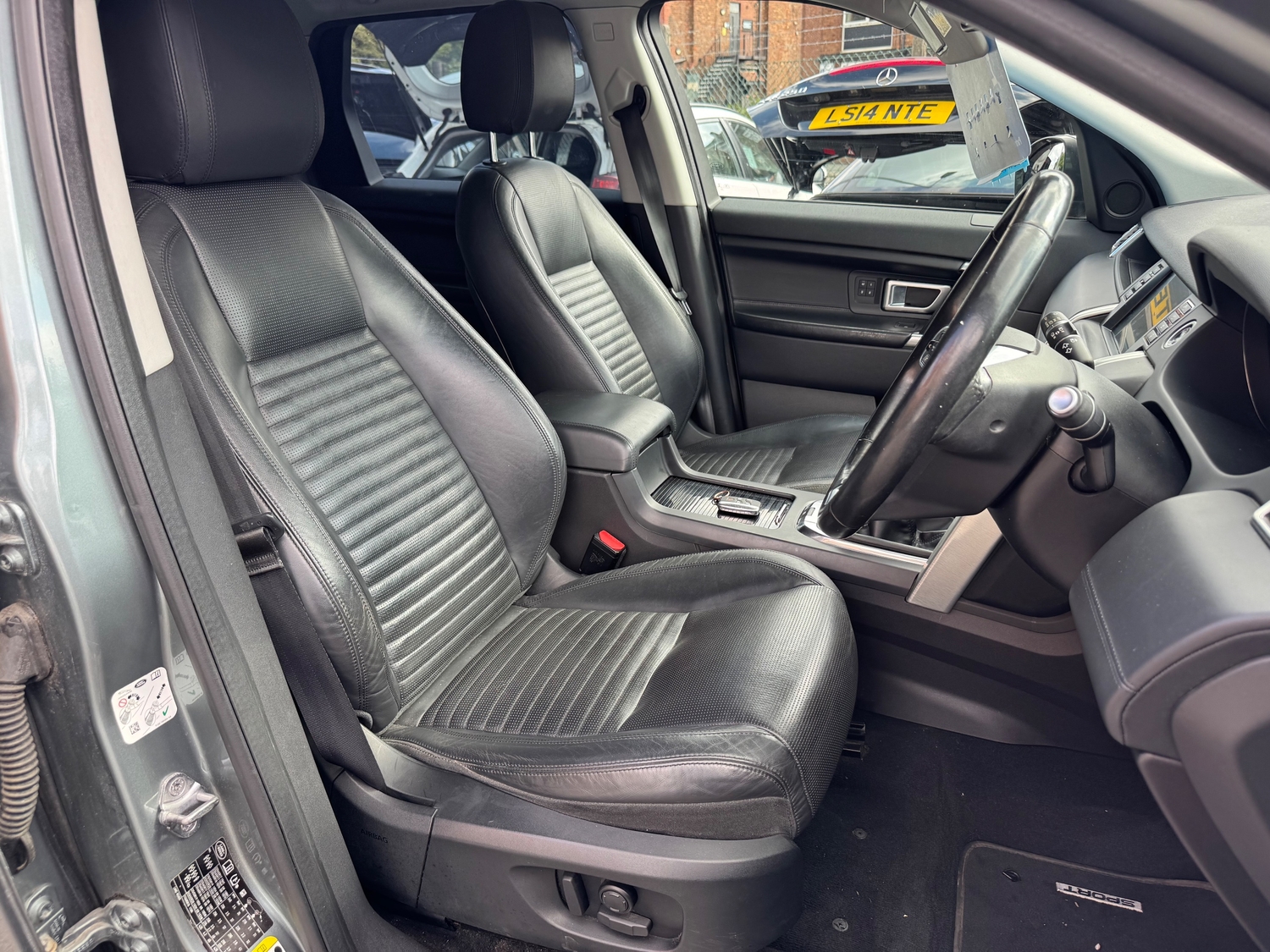 [ berth ]Land Rover Discovery Sport