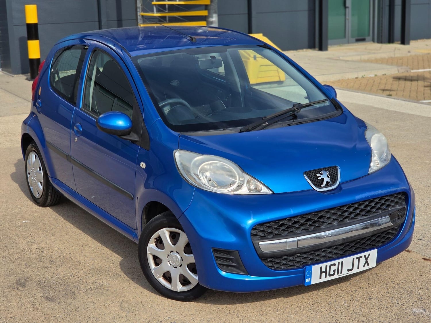 Peugeot 107 2011 - Cars