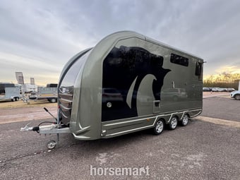 Equi-Trek Star-Treka Elite  Horse Trailer
