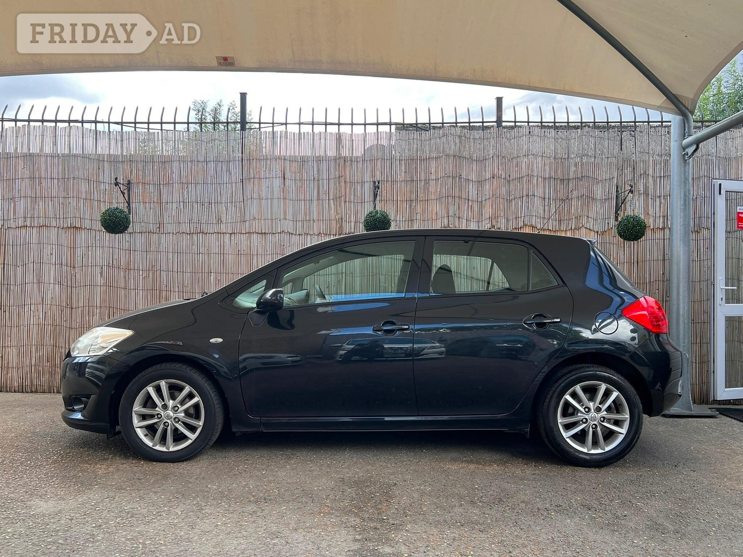 Toyota Auris 2009 - Cars in Chingford