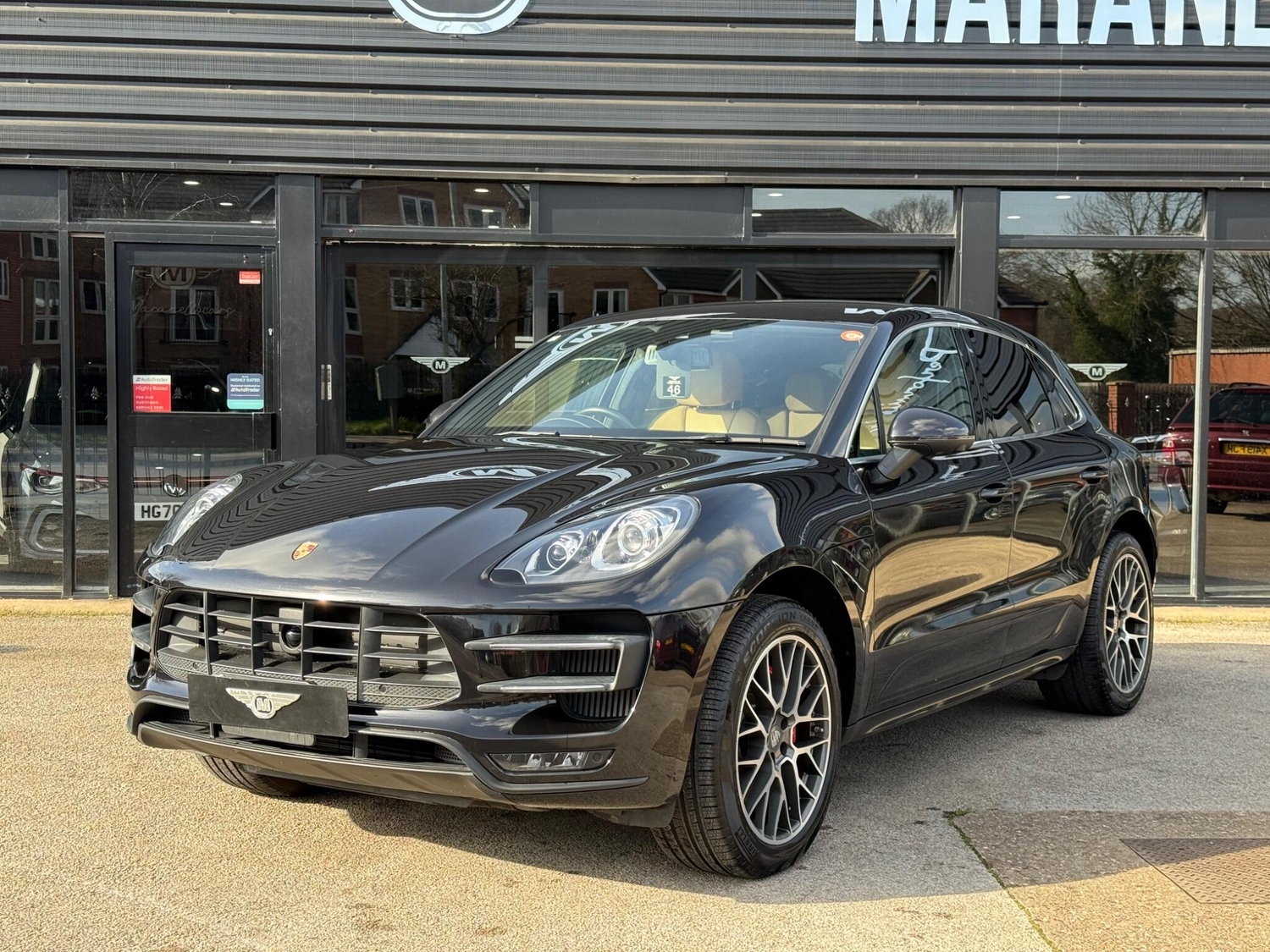 [ berth ]Porsche Macan