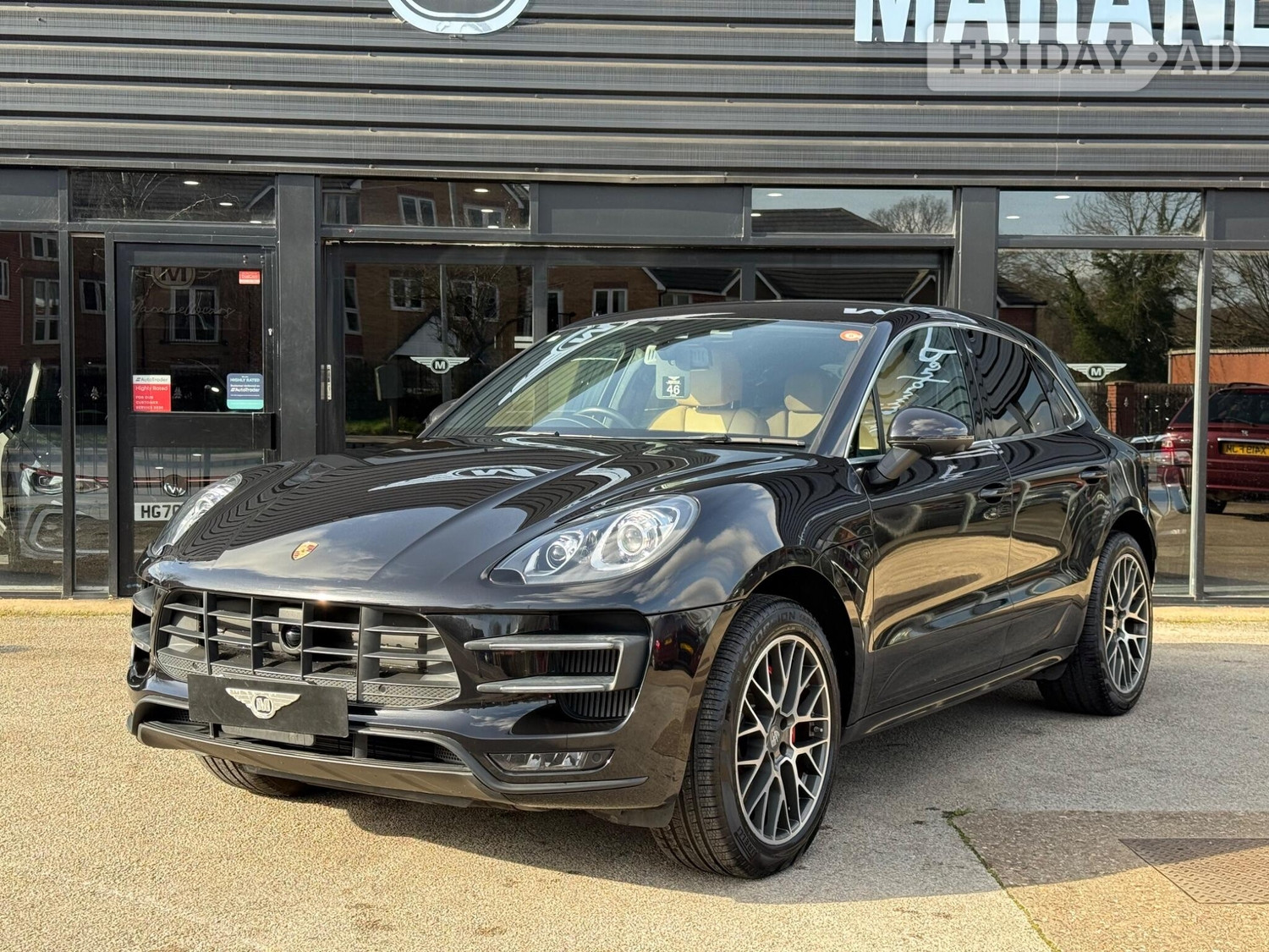 [ berth ]Porsche Macan