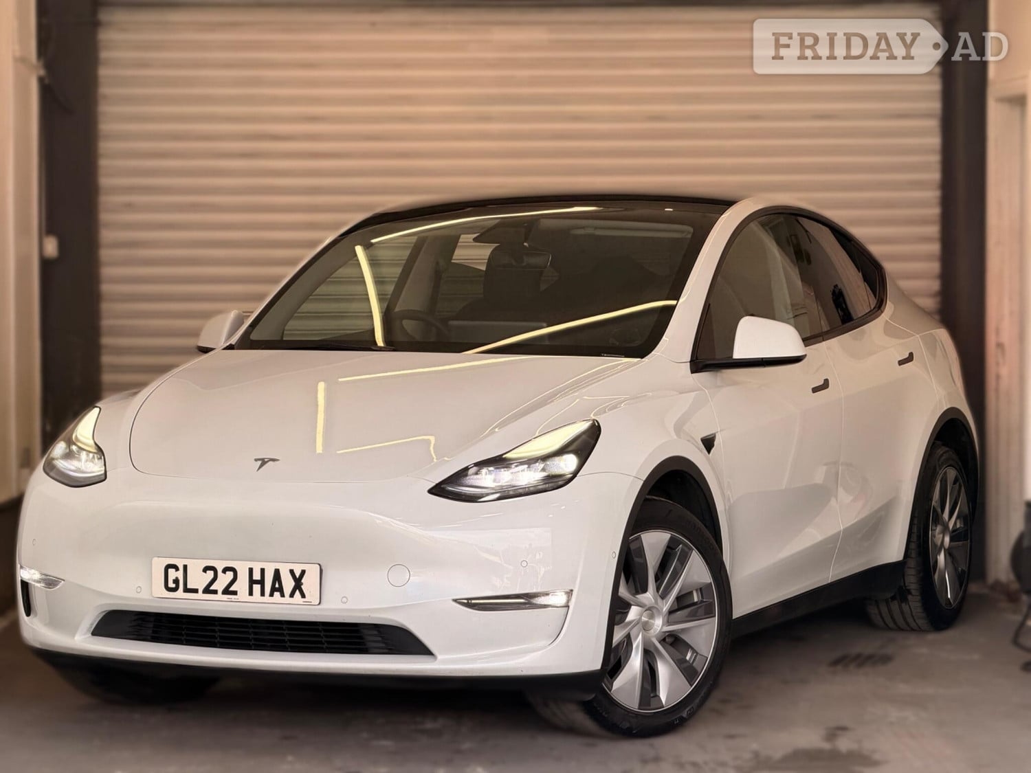 Tesla Model Y 2022 - Cars