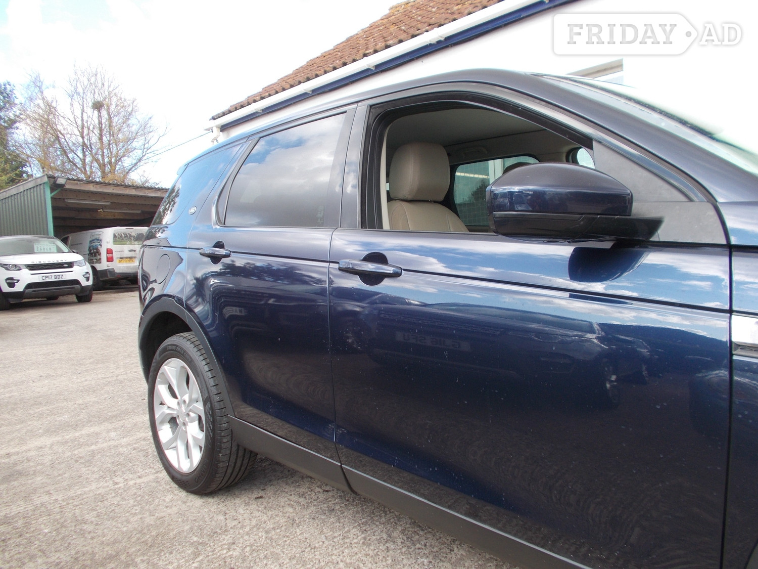 [ berth ]Land Rover Discovery Sport