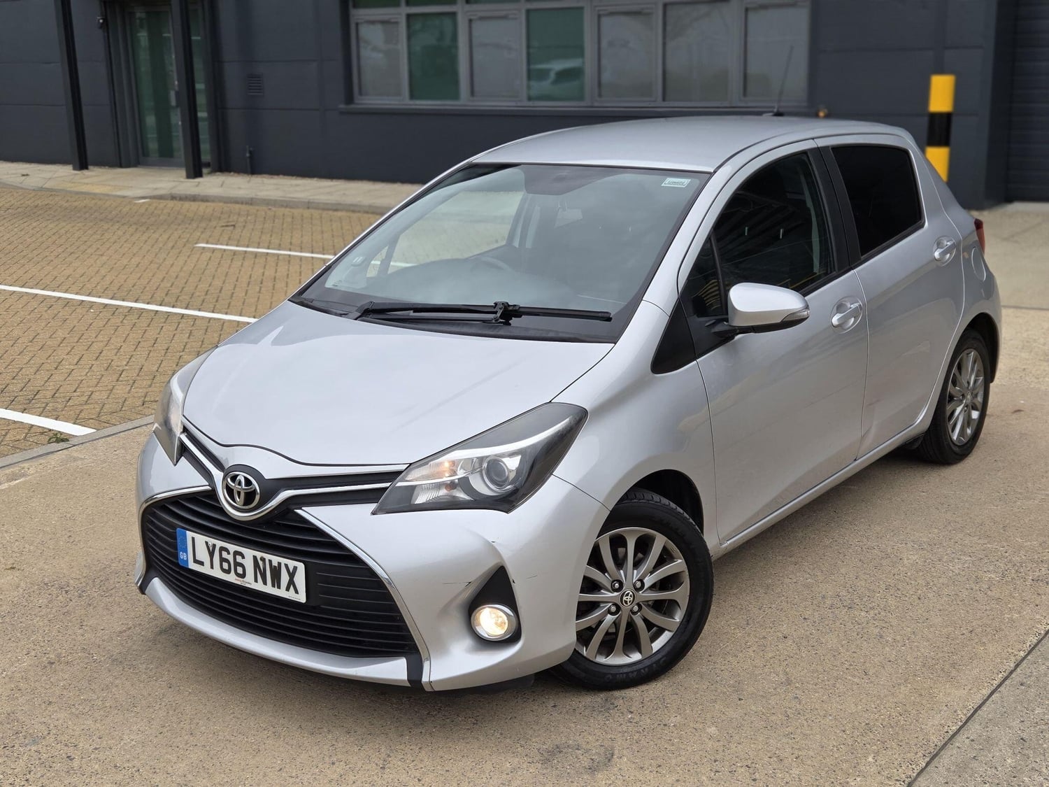 Toyota Yaris 2017 - Cars
