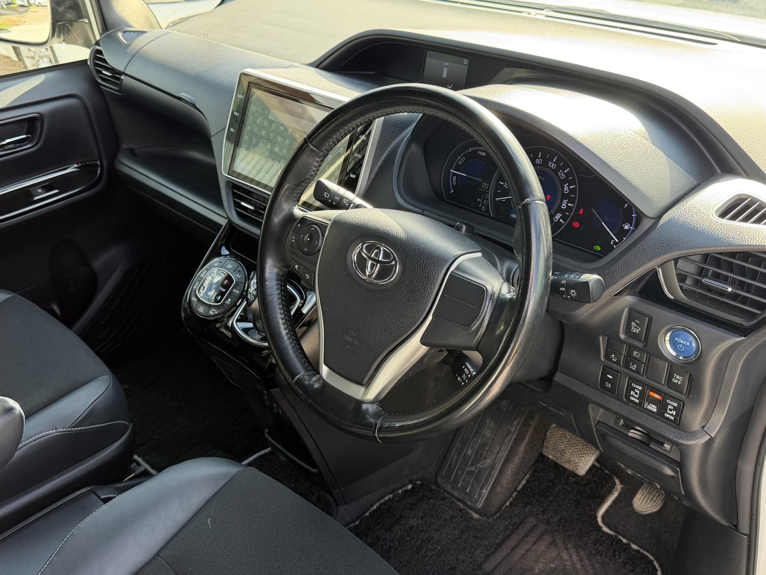 Toyota Voxy 2018 - Cars in Birmingham