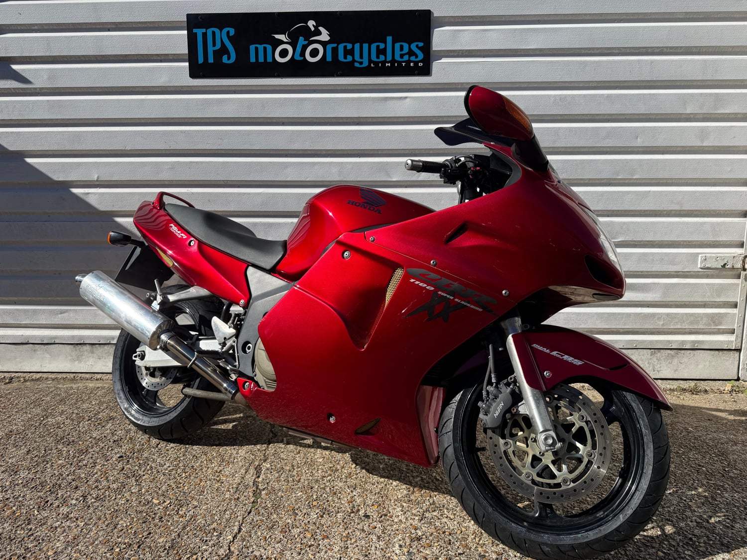 Honda CBR1100XX 1999 - Motorbikes, Scooters & Quads