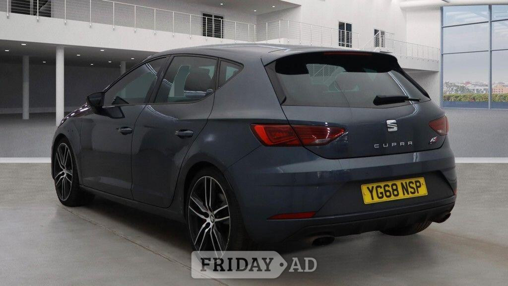 [ berth ]SEAT Leon