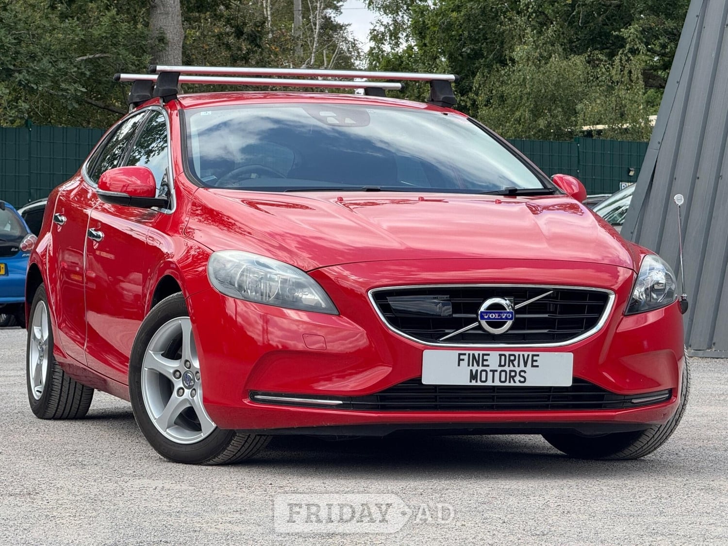 Volvo V40 2014 in Farnham