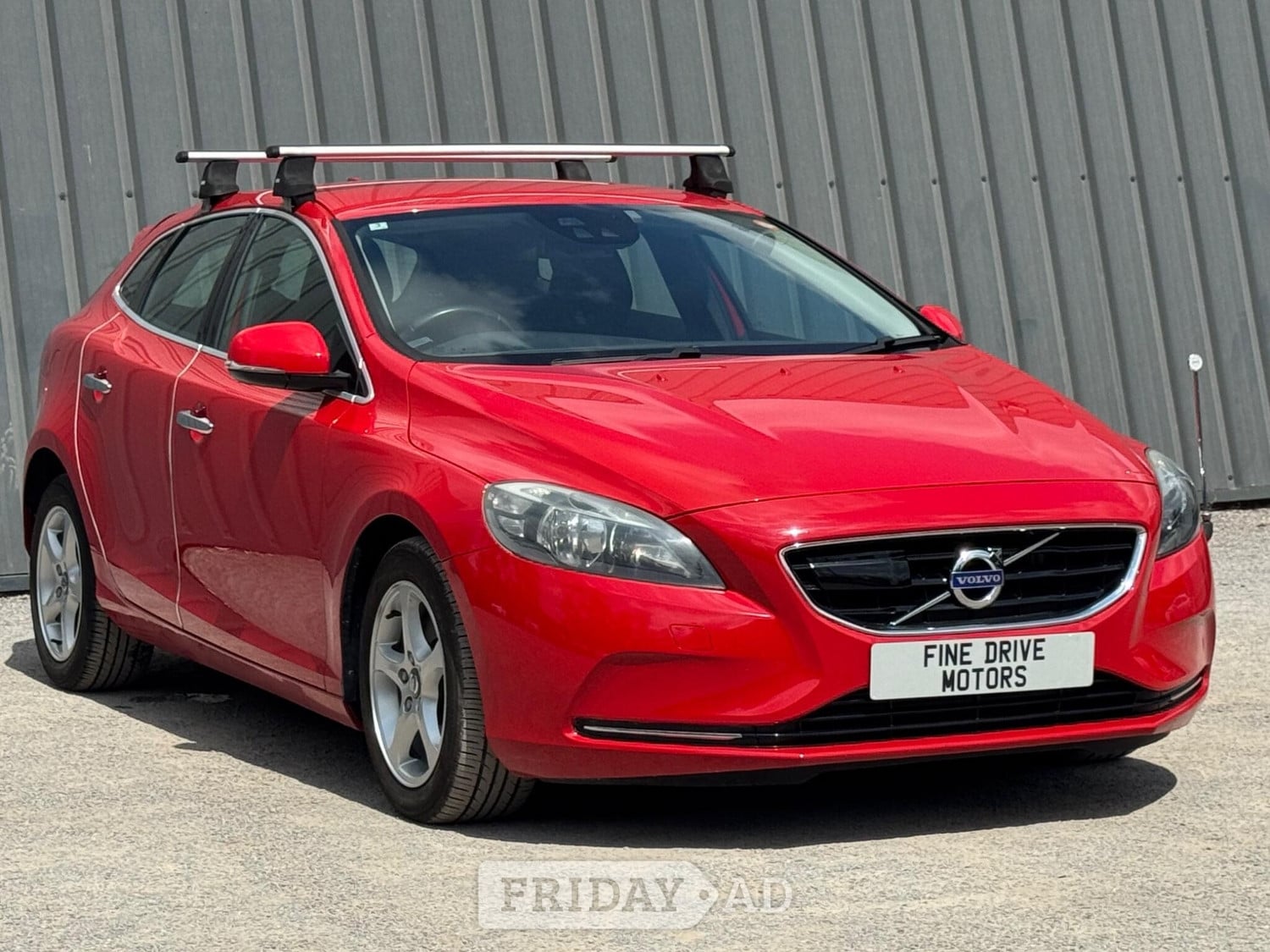 Volvo V40 2014 - Cars in Farnham