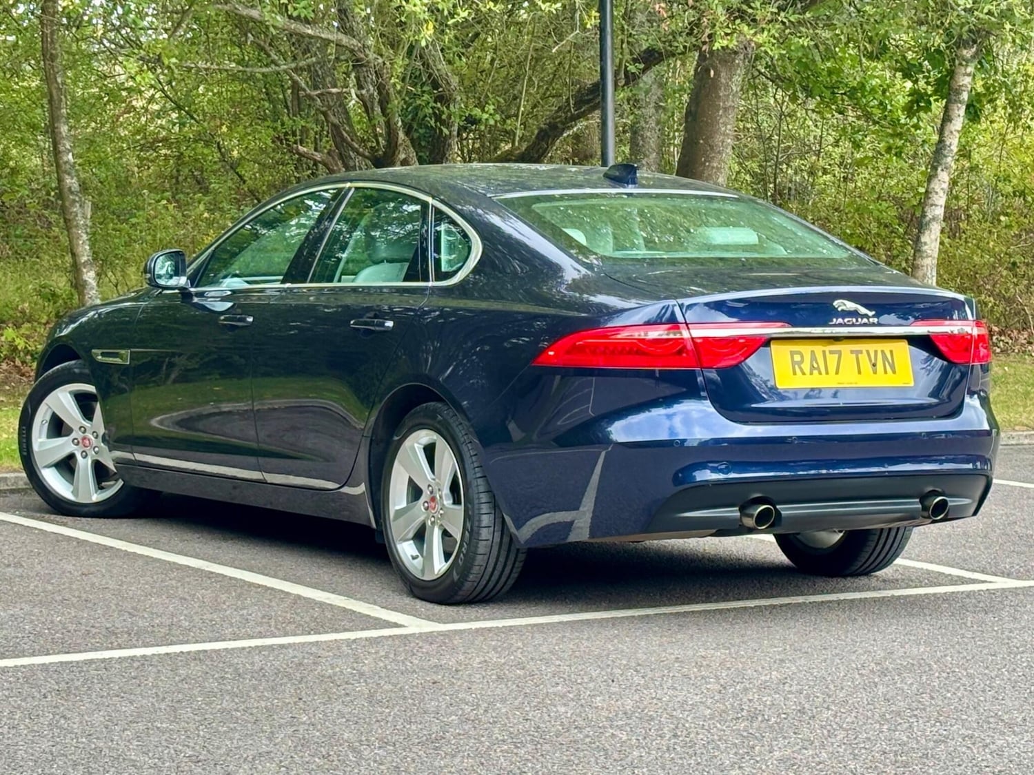 Jaguar XF 2017 - Cars in Farnham