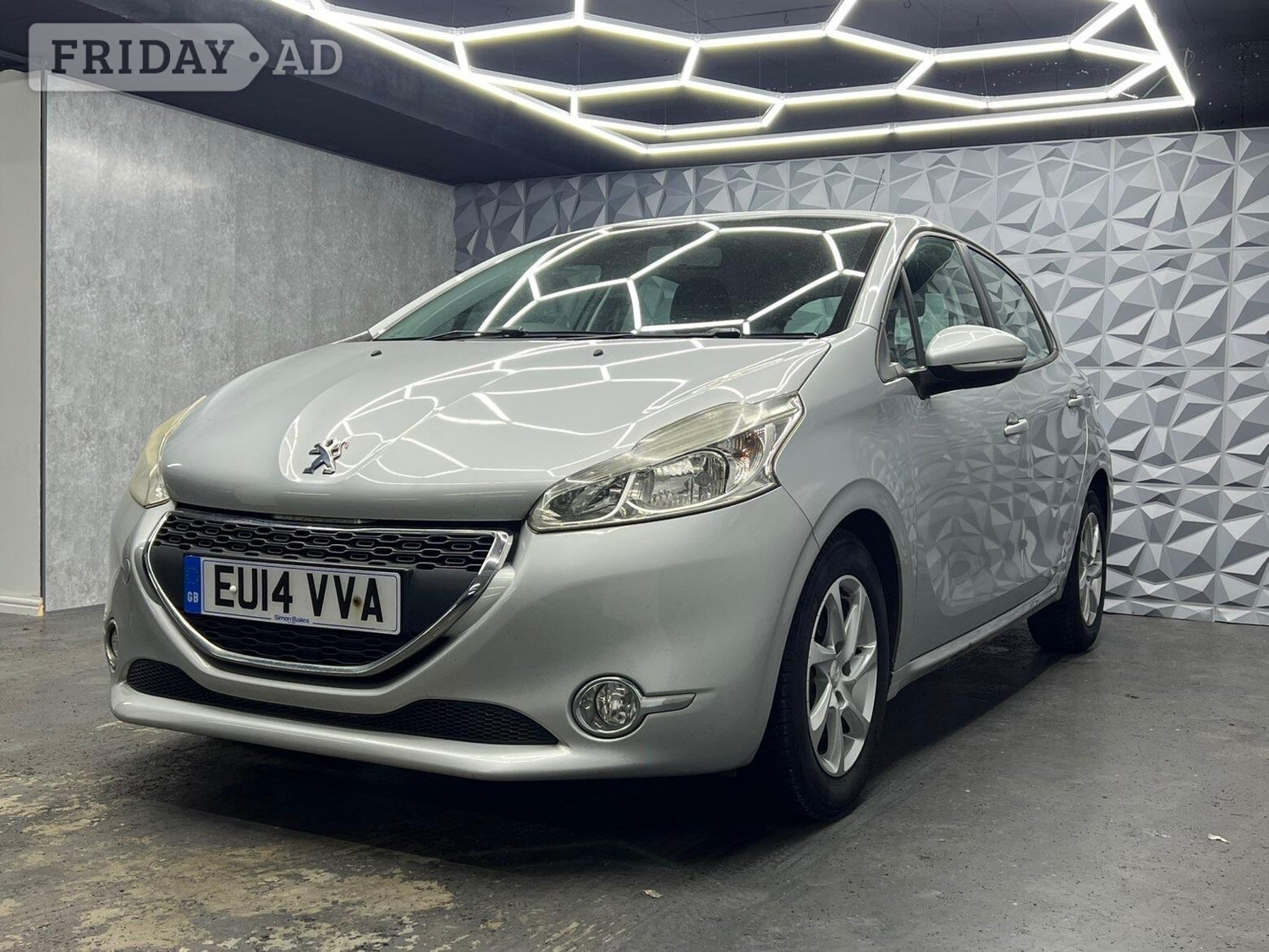 [ berth ]Peugeot 208