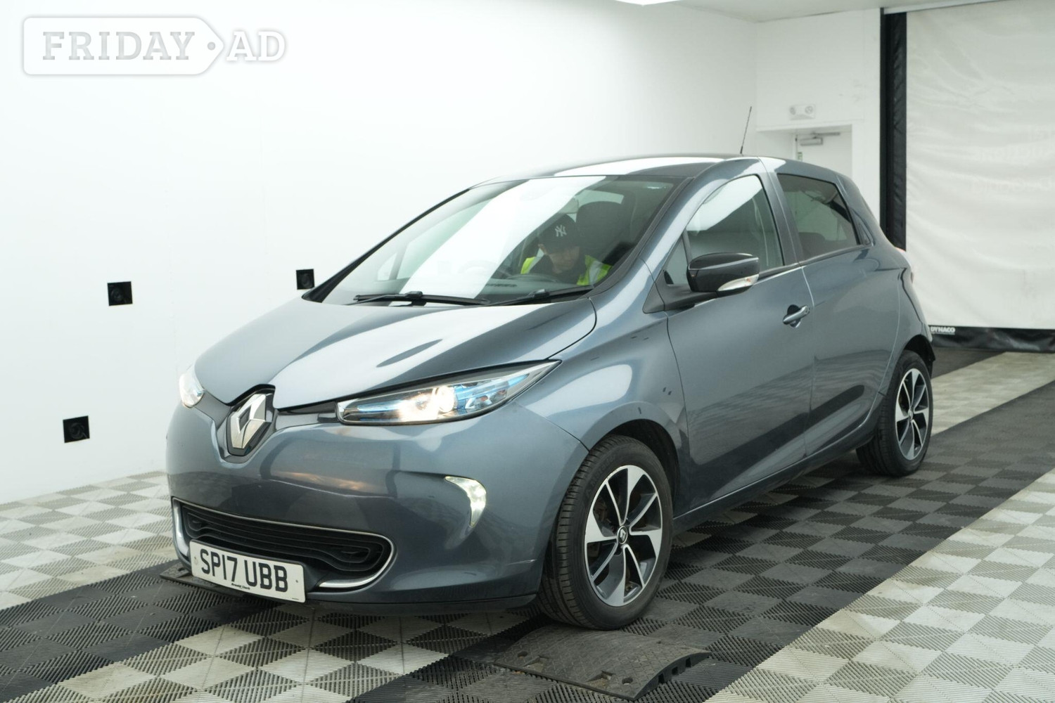 [ berth ]Renault Zoe