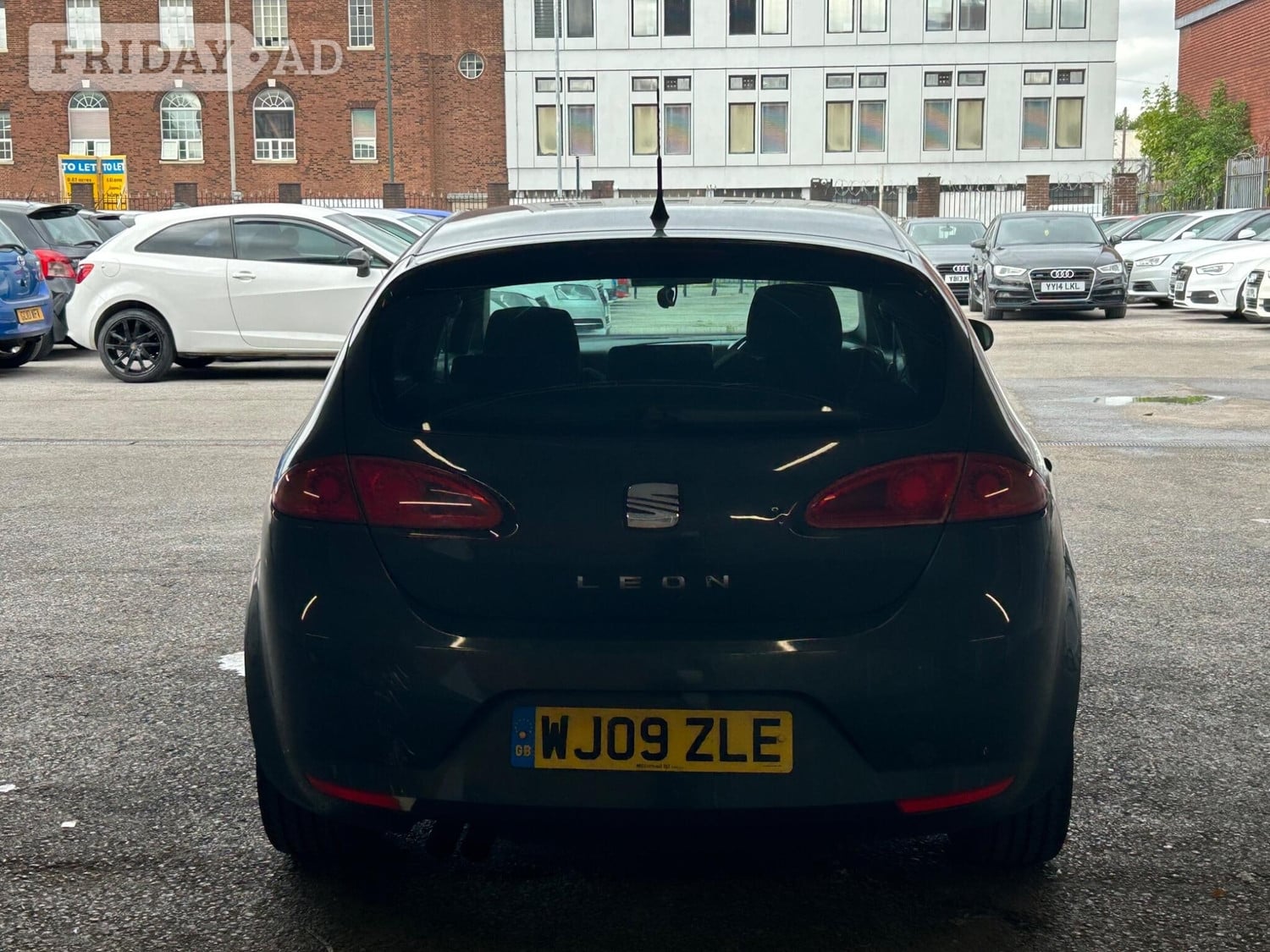 SEAT Leon 2009 - Cars in Manchester