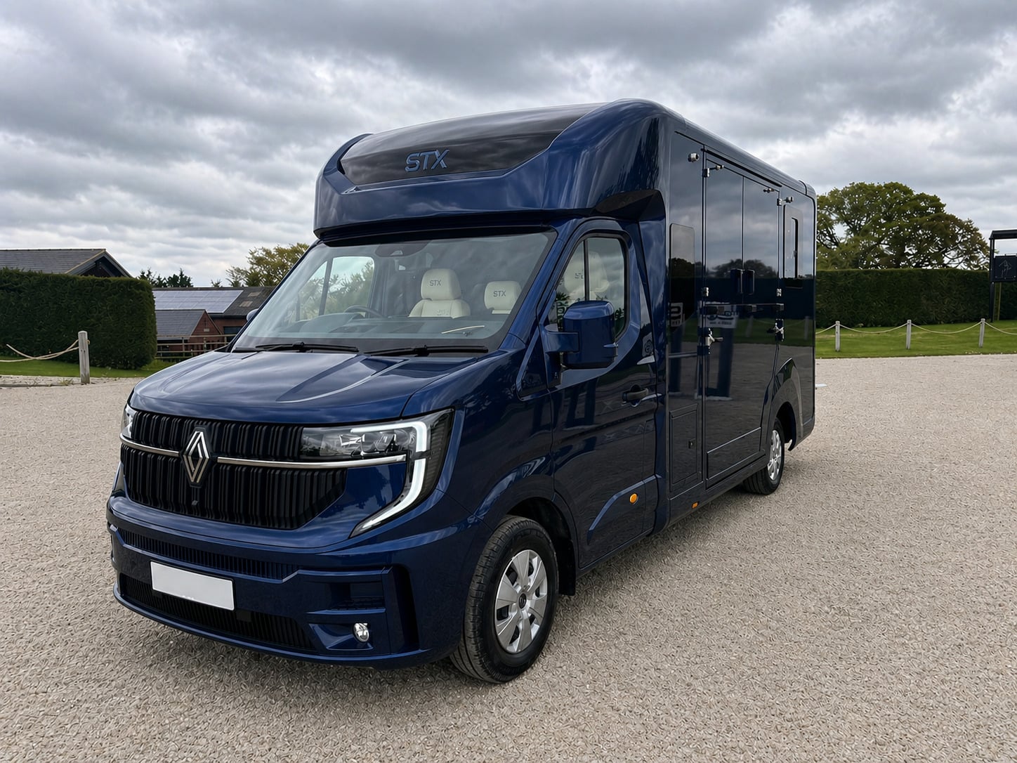 Stephex  Renault Master Horsebox - Trailers & Horseboxes in Hickstead