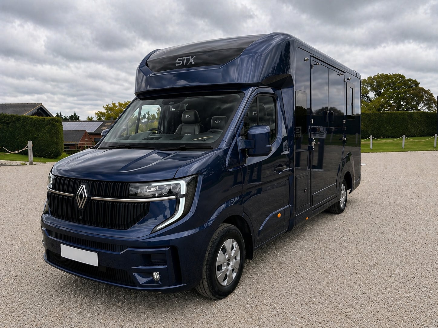 Stephex  Renault Master Horsebox - Trailers & Horseboxes