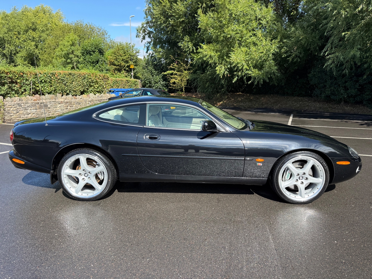 Jaguar XKR 2003 - Cars in Bristol