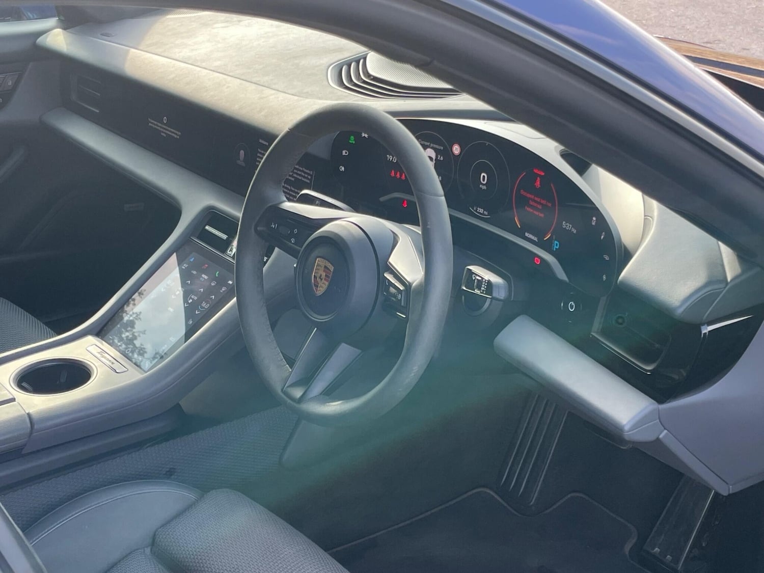 Porsche Taycan 2023 - Cars