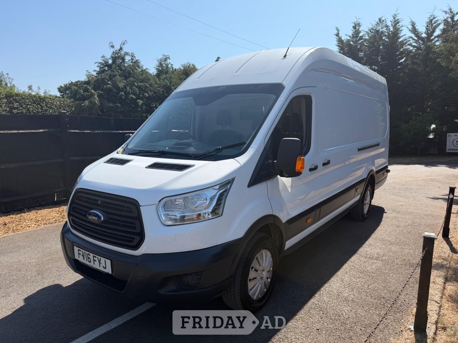 Ford Transit 2016 in Addlestone