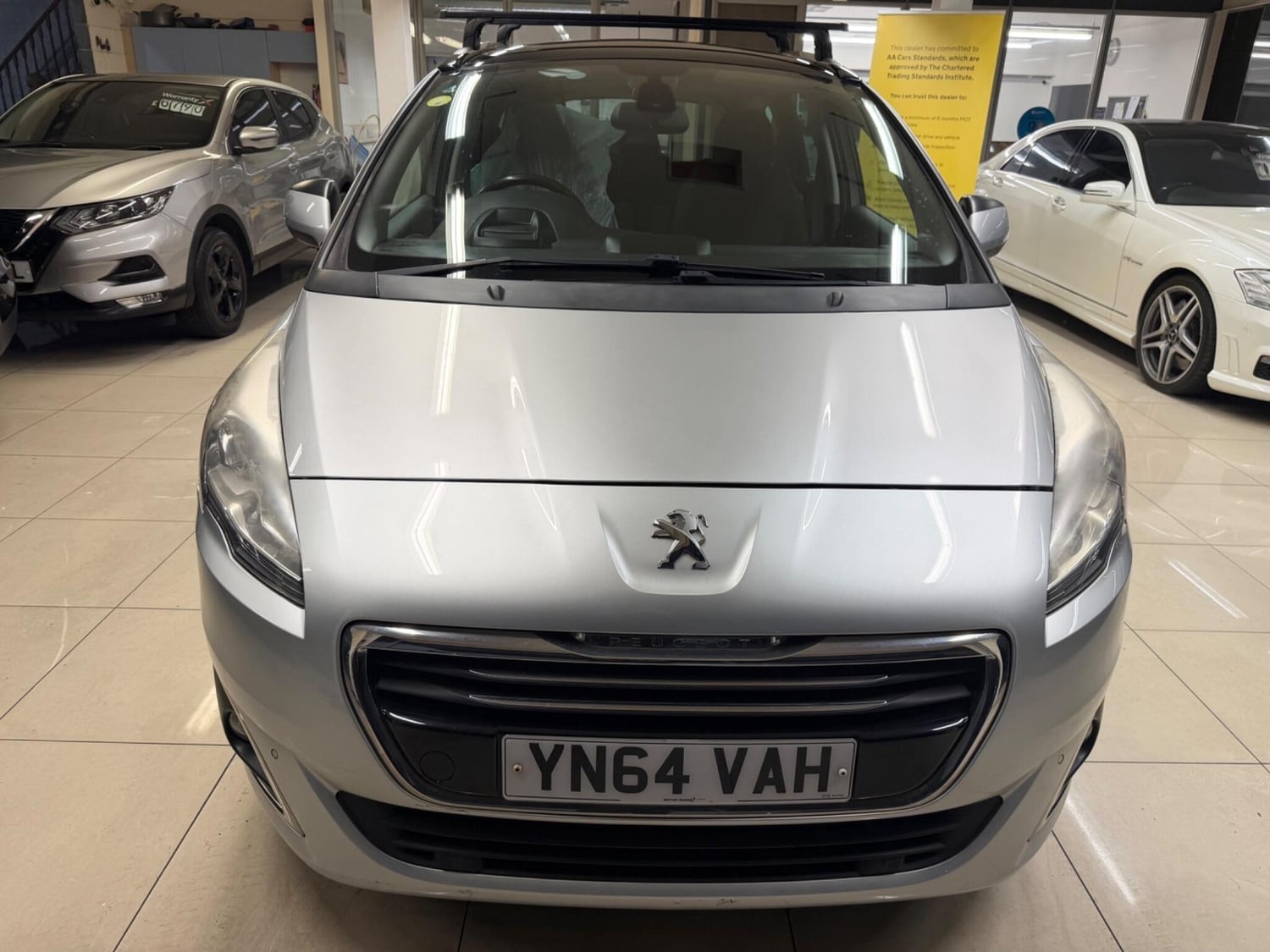 [ berth ]Peugeot 5008