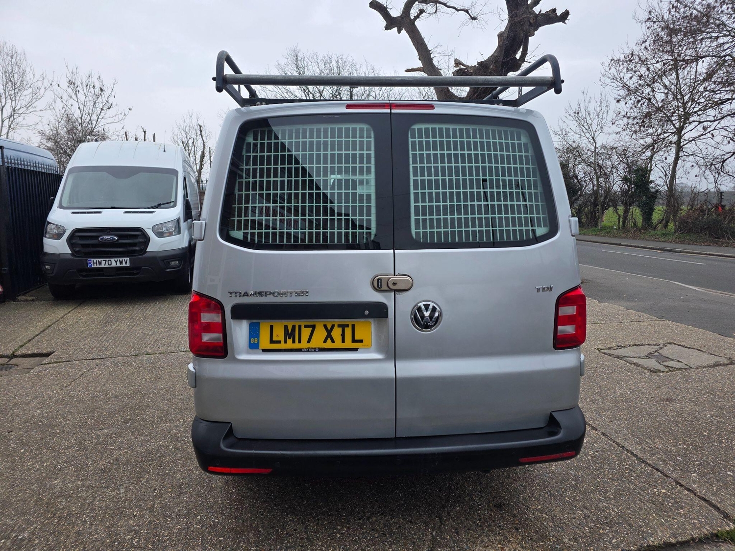 Volkswagen Transporter 2017 - Vans & Commercial Vehicles in Hounslow