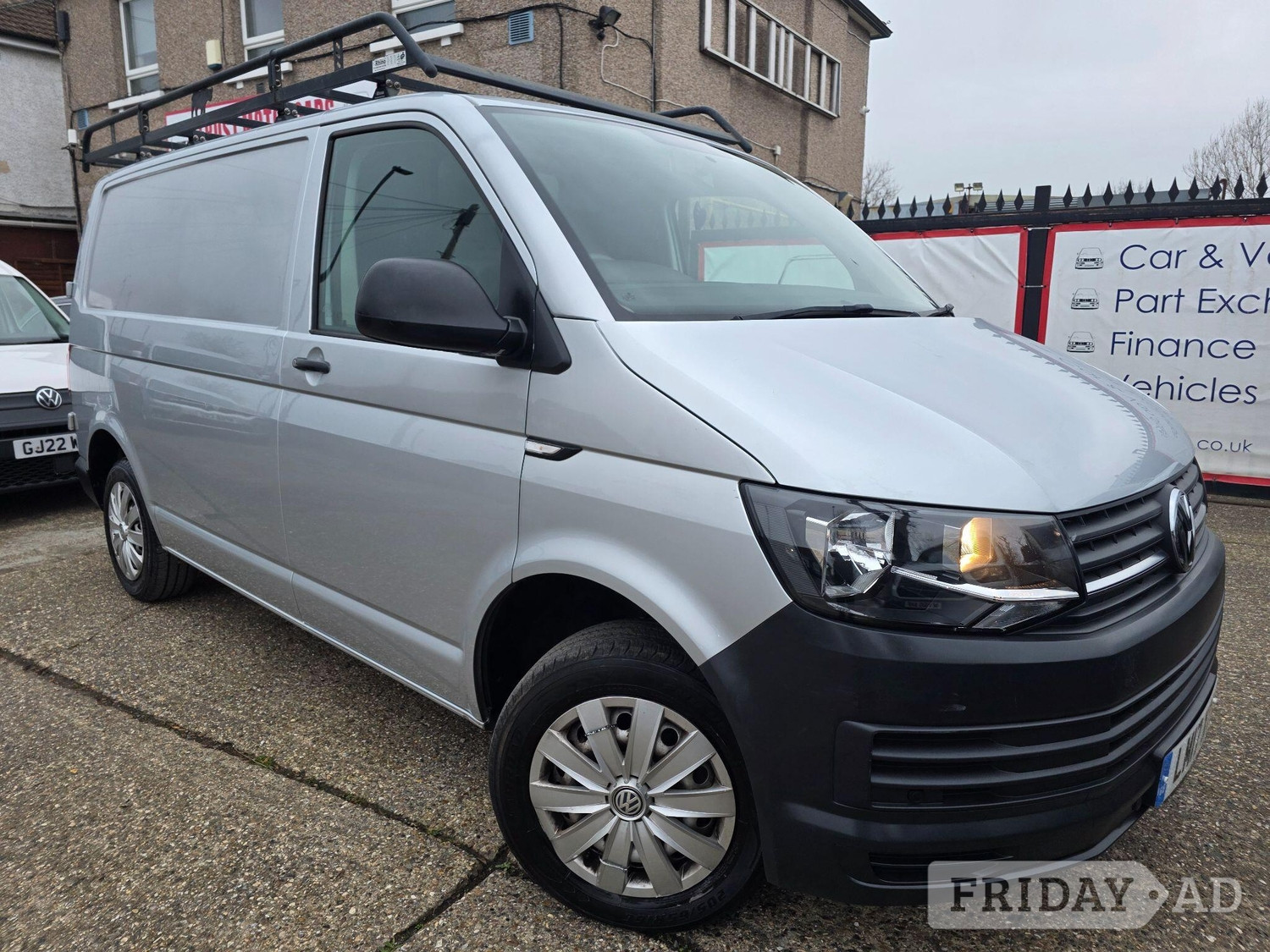 Volkswagen Transporter 2017 in Hounslow