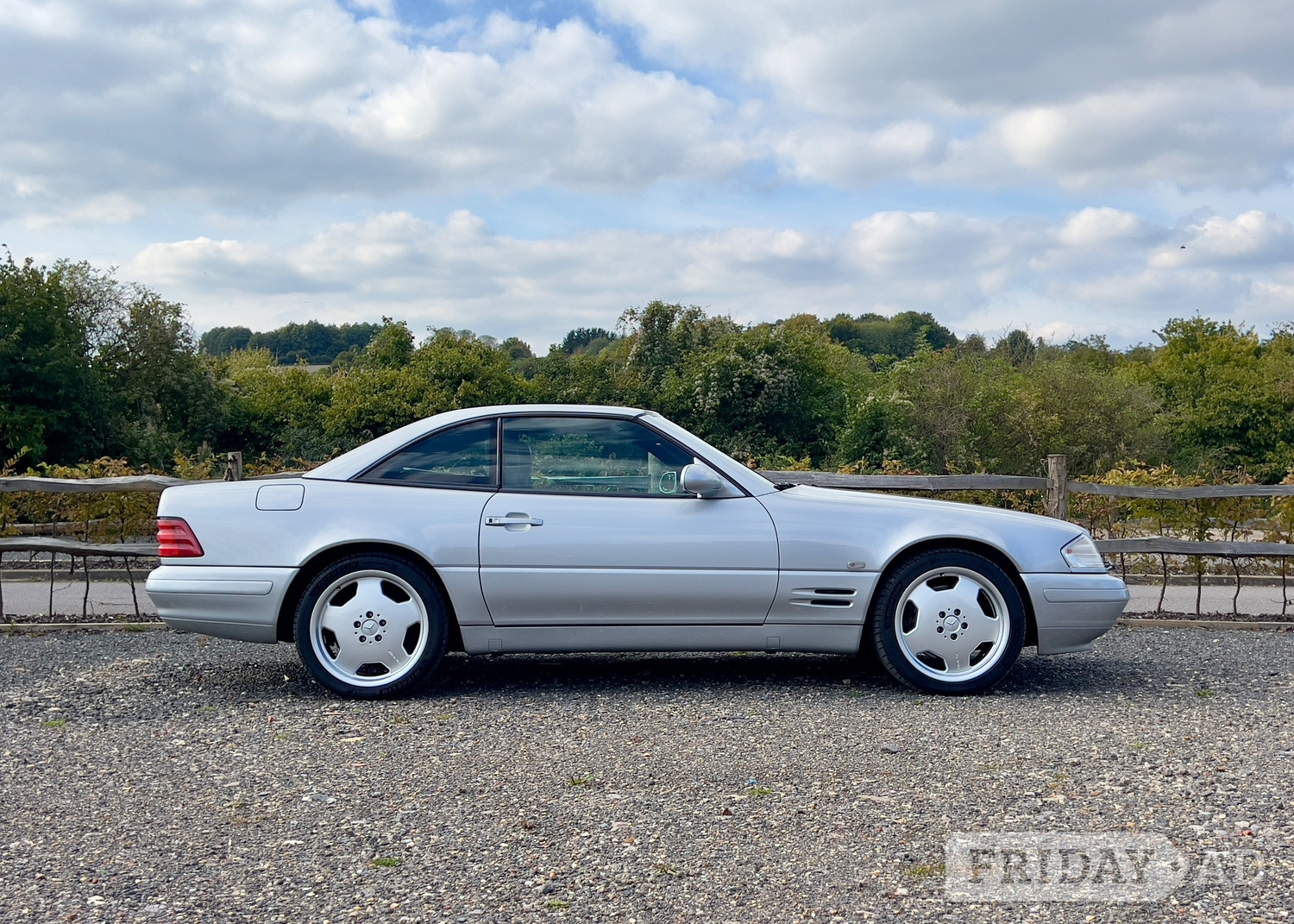 Mercedes-Benz SL 1999 in Reigate